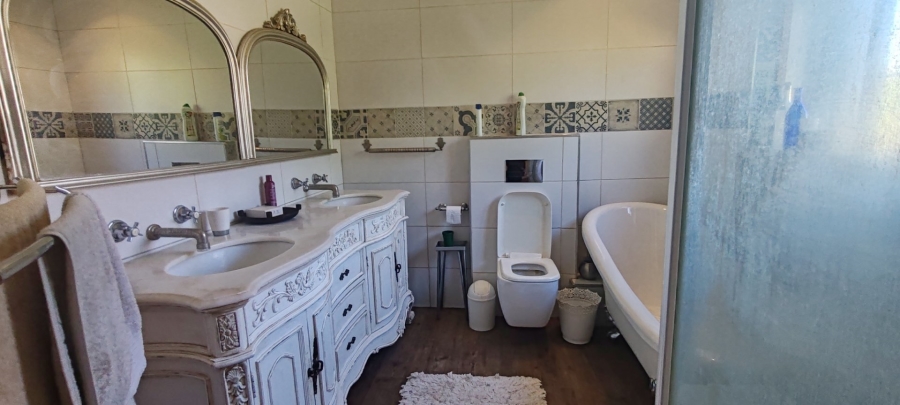 To Let 4 Bedroom Property for Rent in WestLake Country Safari Estate North West
